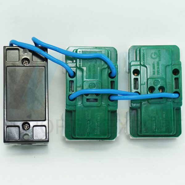 G-27-5 (Copy) บล็อกยาง ขนาด 4x6 นิ้ว พร้อม เซฟตี้เบรกเกอร์ 1 ตัว ปลั๊กกราวด์คู่ 2 ตัว (G-27) (ปลั๊กคละรุ่น เสียบสายและขันน็อต)
